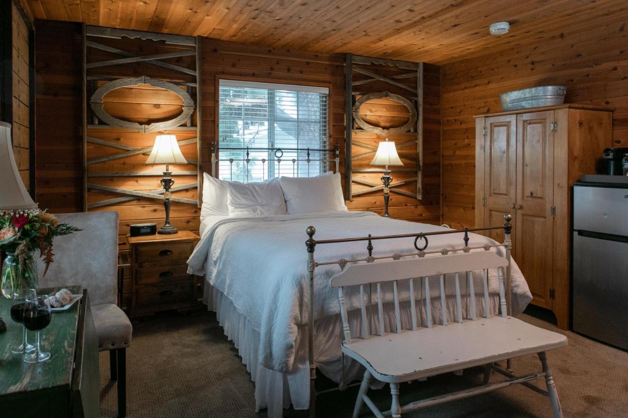 J Patrick Inn Cambria Eksteriør billede